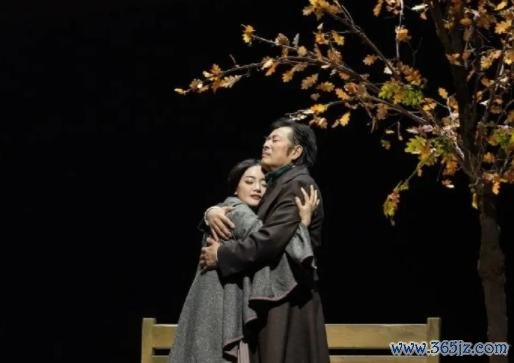 开yun体育网她是一稔旗袍吟诗、眼波流转的大族姑娘穆晚秋-开云官网登录入口 开云app官网入口